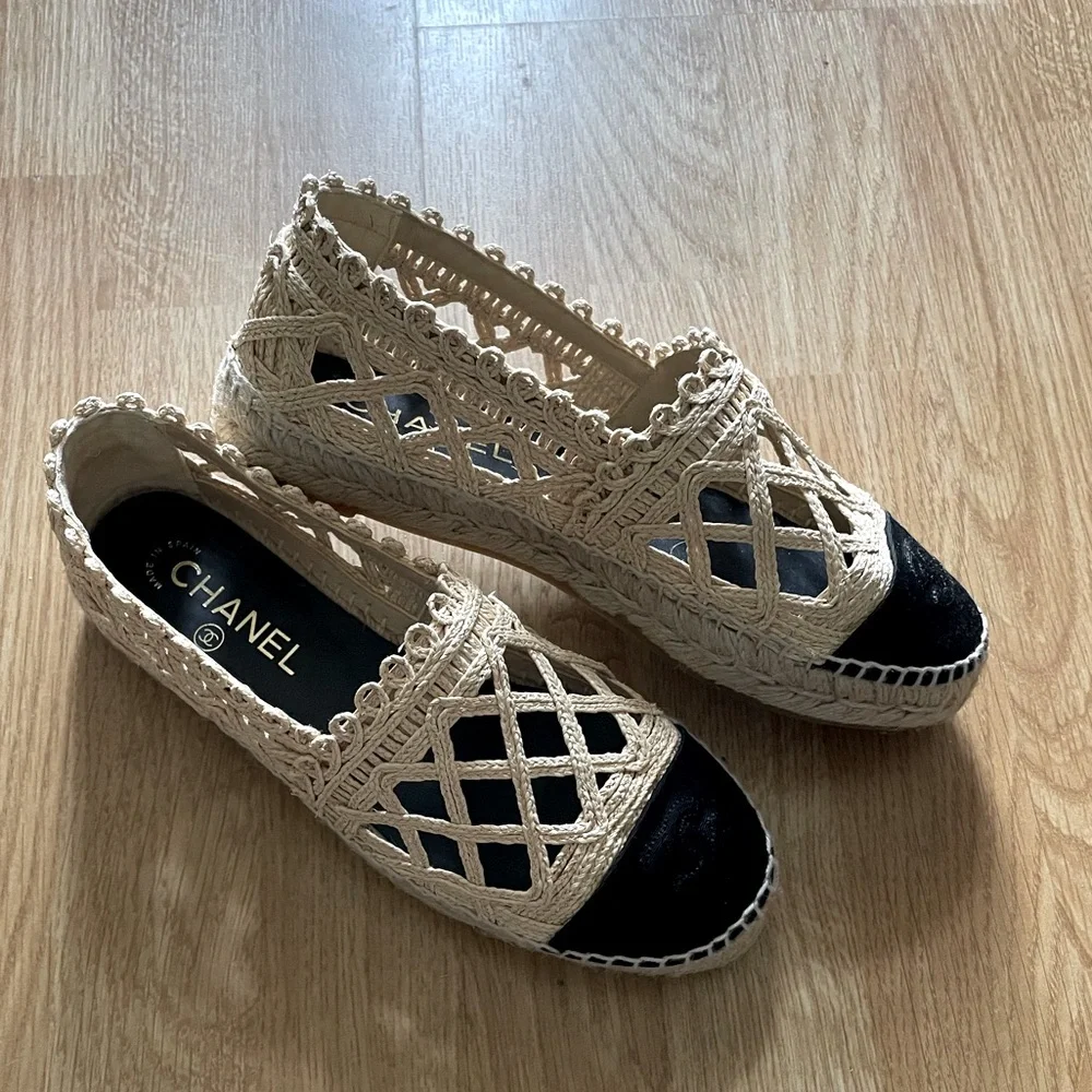 CHANEL Beige Crochet and Black Cap-Toe Espadrilles 38FR